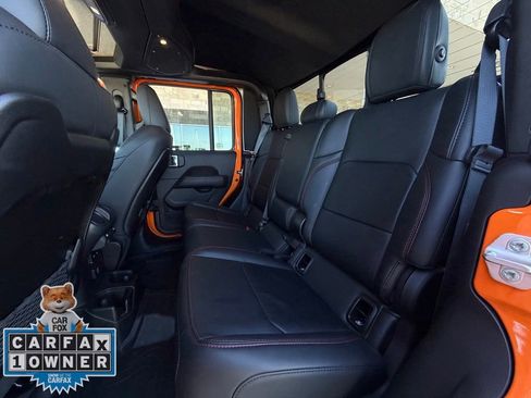 Used 2025 Jeep Gladiator Rubicon w/ Convenience Group AWD/4WD image 23