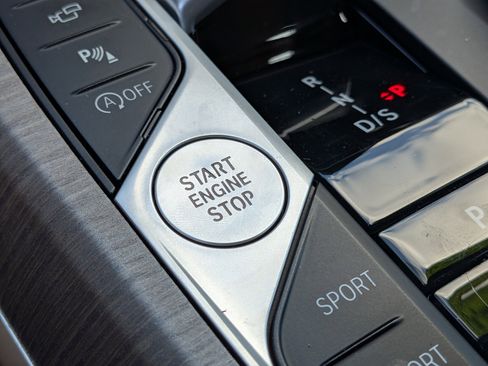 Used 2025 BMW 330i Sedan image 30