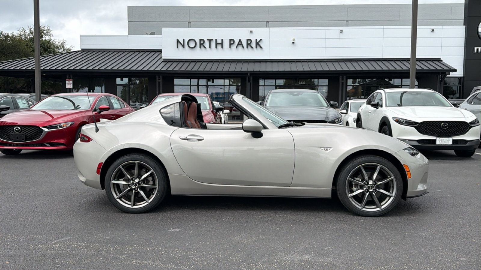 Used 2023 MAZDA MX-5 Miata Grand Touring RWD image 10