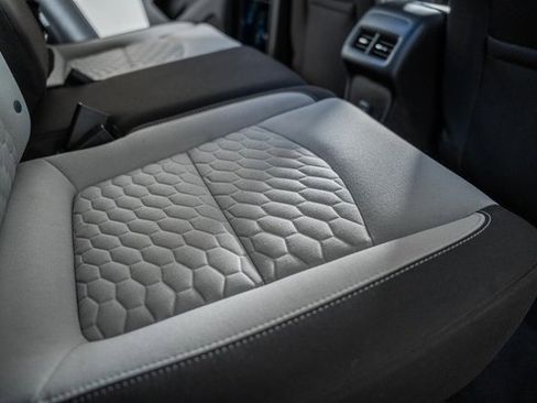 Used 2021 Chevrolet Equinox LT image 32