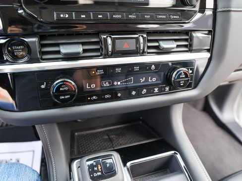 Used 2025 Nissan Pathfinder SL AWD/4WD image 22