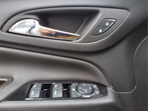 Used 2024 Chevrolet Equinox Premier image 17