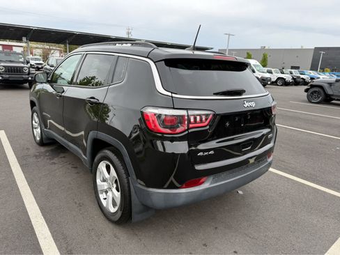 Used 2018 Jeep Compass Latitude w/ Popular Equipment Group AWD/4WD image 2