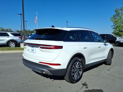 Used 2021 Lincoln Corsair Standard w/ Equipment Group 101A image 3