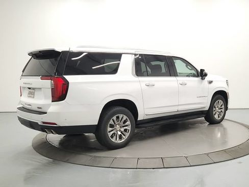 Used 2025 GMC Yukon XL Denali AWD/4WD image 7