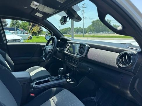 Used 2022 Toyota Tacoma TRD Sport w/ Technology Package AWD/4WD image 25