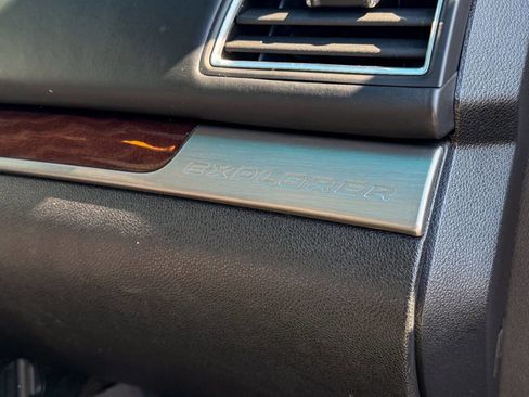 Used 2016 Ford Explorer Platinum image 14
