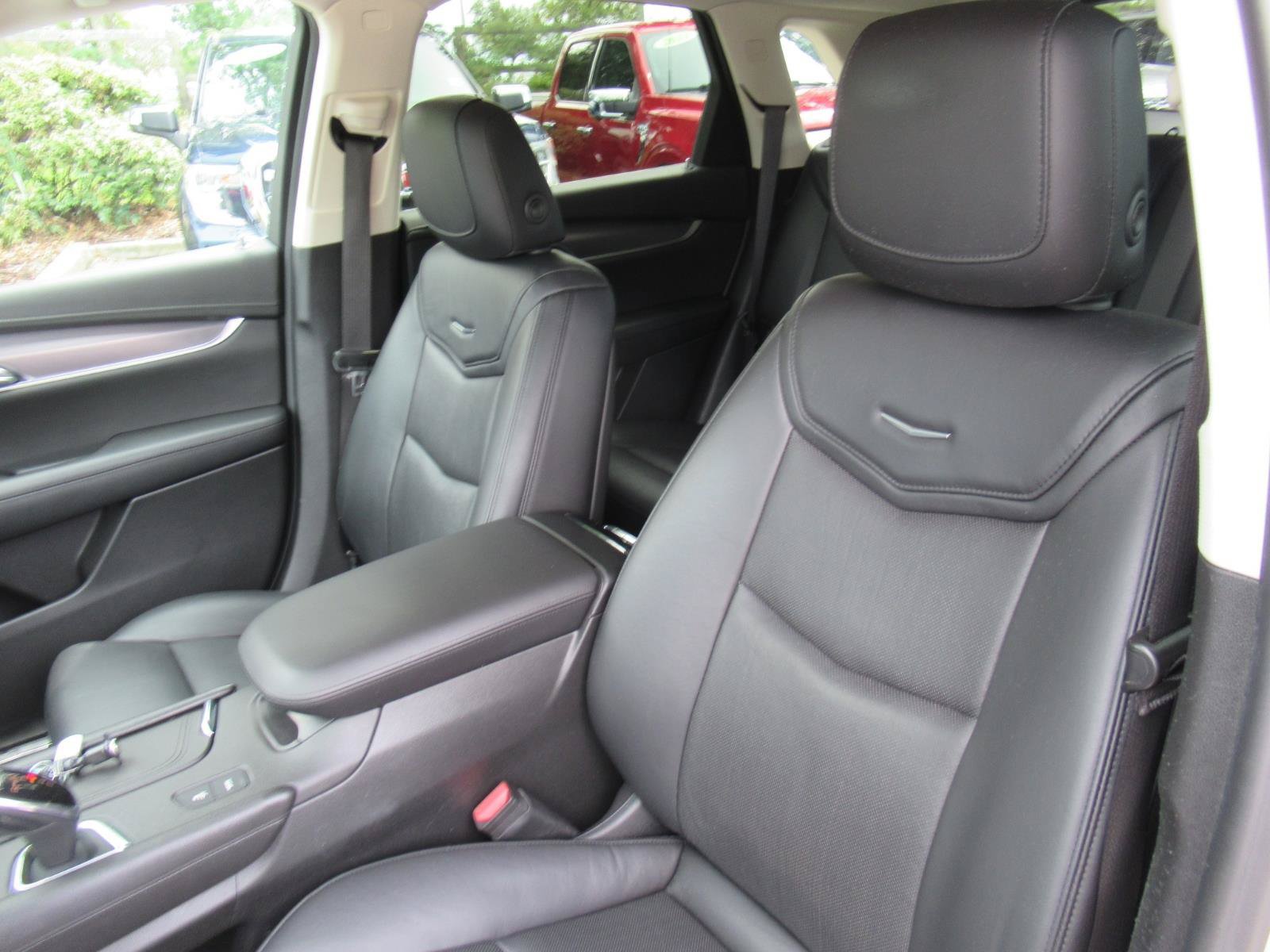 Used 2019 Cadillac XT5 Premium Luxury FWD image 17