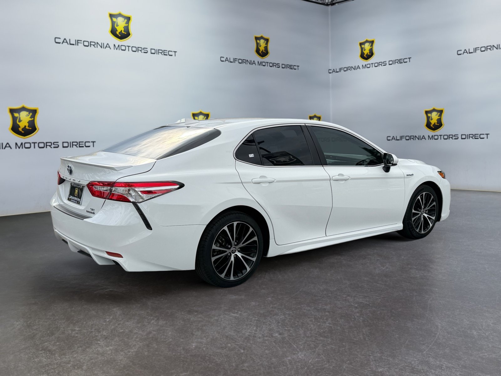 Used 2020 Toyota Camry SE w/ Carpet Mat Package FWD image 5