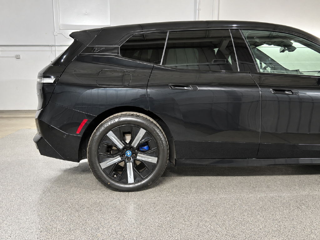 Used 2023 BMW iX xDrive50 w/ Sport Package AWD/4WD image 7