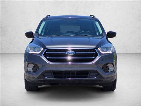 Used 2017 Ford Escape SE w/ Equipment Group 201A FWD image 2