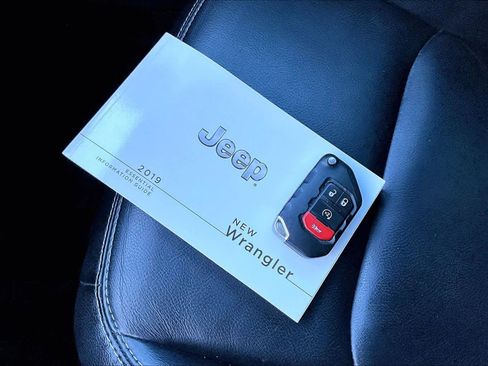 Used 2019 Jeep Wrangler Unlimited Sahara image 14