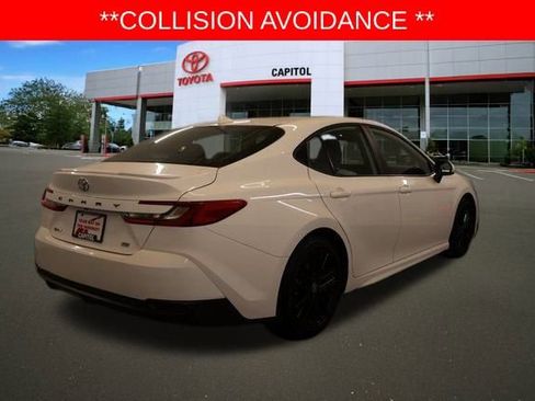 Used 2025 Toyota Camry SE image 5