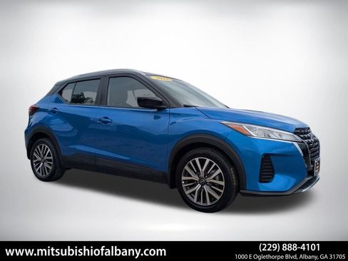 Used 2023 Nissan Kicks SV FWD image 1