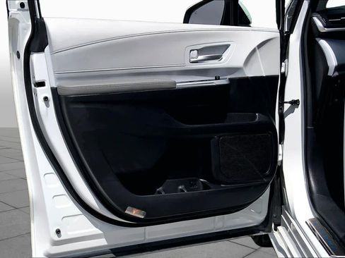 Used 2025 Toyota Sienna XLE w/ XLE Plus Package FWD image 21