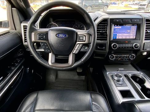 Used 2018 Ford Expedition XLT w/ Equipment Group 202A image 5