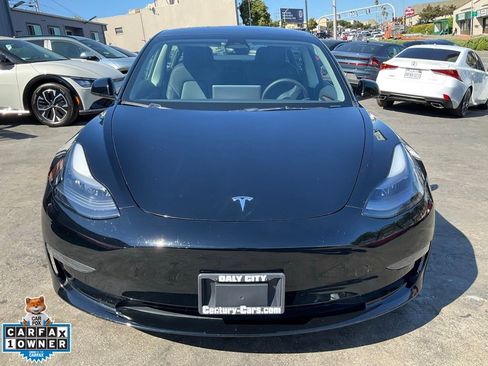 Used 2023 Tesla Model 3 Standard Range image 2