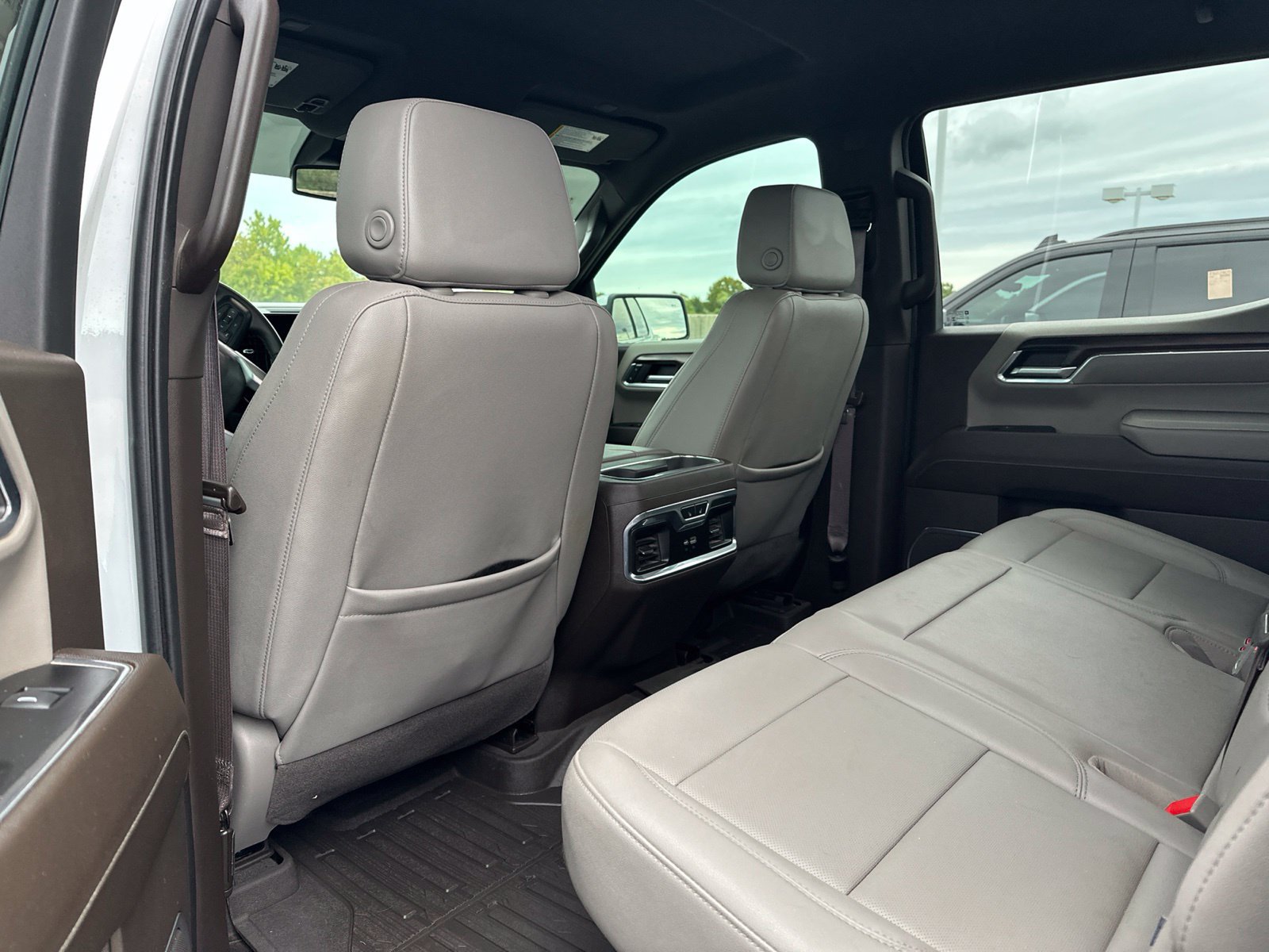 Used 2024 GMC Sierra 1500 SLT AWD/4WD image 7