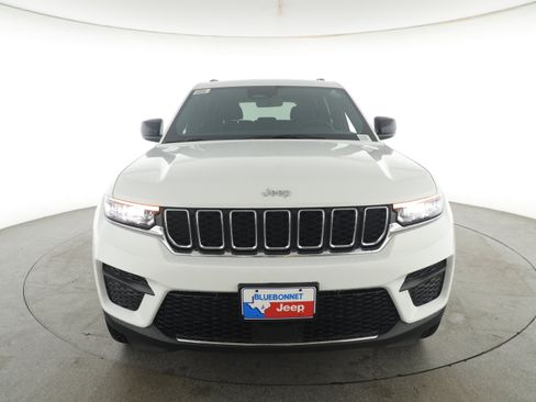 New 2025 Jeep Grand Cherokee Laredo w/ MOPAR Finishing Package image 2