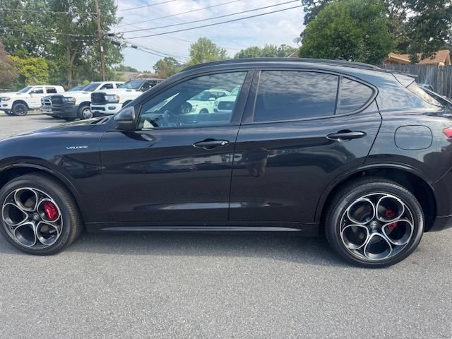 Used 2023 Alfa Romeo Stelvio Veloce AWD/4WD image 5