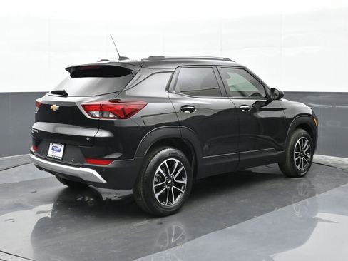 Used 2024 Chevrolet TrailBlazer LT w/ LT Cold Weather Package image 8
