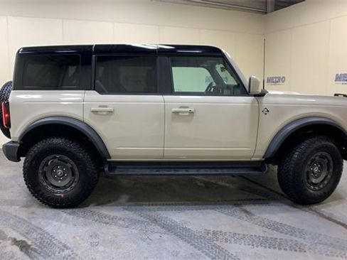 Certified 2025 Ford Bronco Outer Banks w/ Sasquatch Package image 2