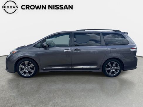 Used 2019 Toyota Sienna SE FWD image 4