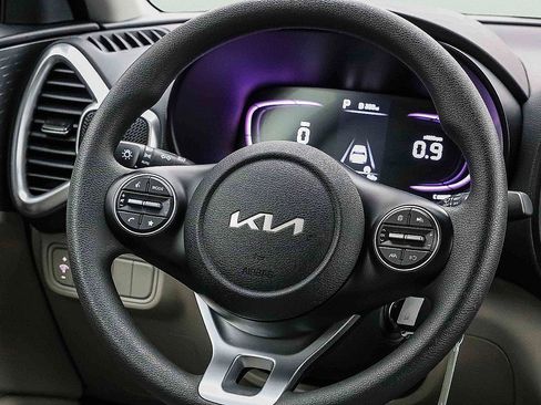 Certified 2025 Kia Soul LX image 10