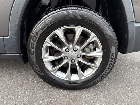 Used 2019 Jeep Cherokee Latitude Plus image 14