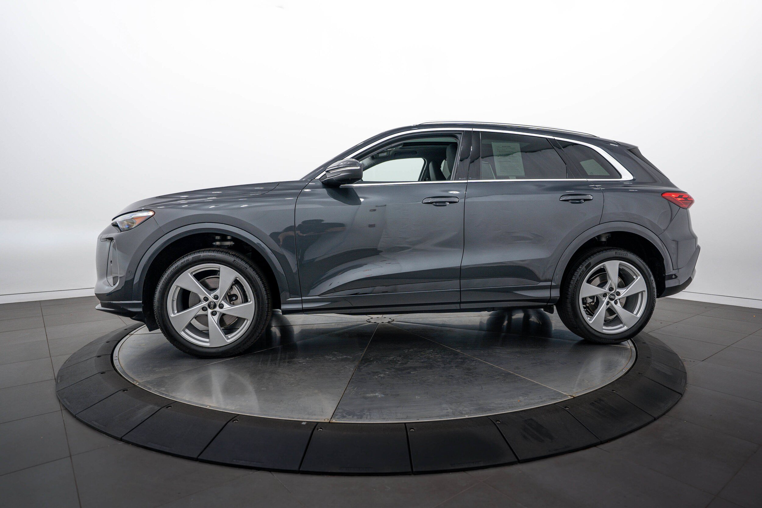 Used 2025 Audi Q5 Premium Plus AWD/4WD image 7
