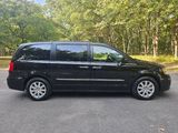 Used 2016 Chrysler Town & Country Touring w/ Driver Convenience Group image 4