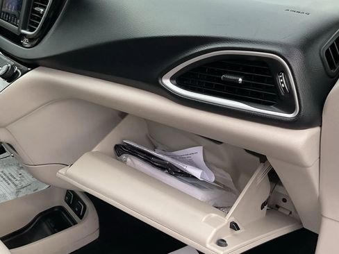 Used 2021 Chrysler Voyager Lxi image 31