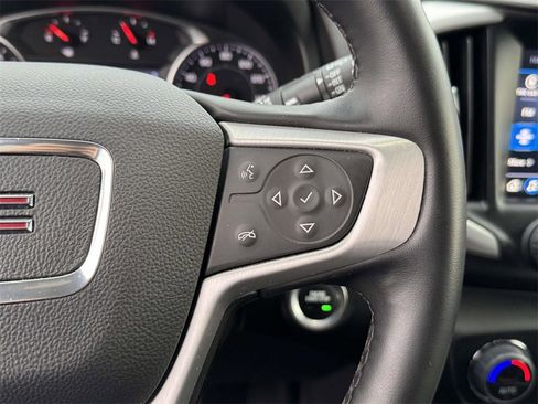 Used 2024 GMC Terrain SLT image 23