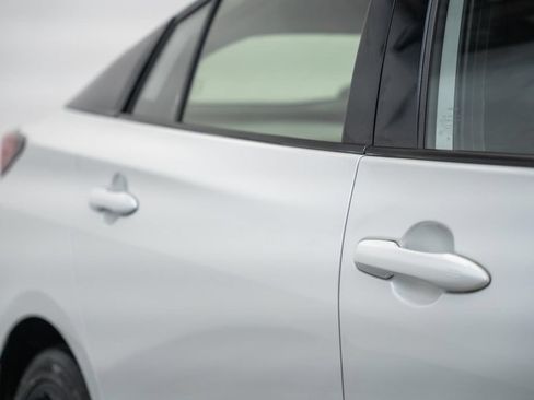 Certified 2021 Toyota Prius FWD image 18