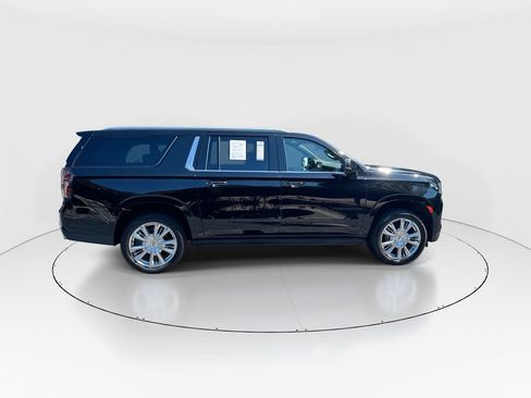 Used 2024 Chevrolet Suburban High Country AWD/4WD image 9