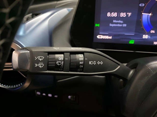 Used 2024 Chevrolet Equinox EV LT FWD image 34