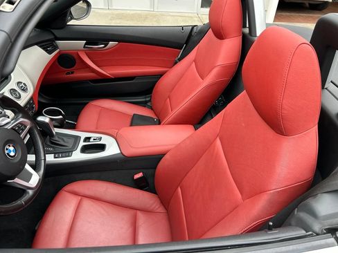 Used 2010 BMW Z4 sDrive30i RWD image 9