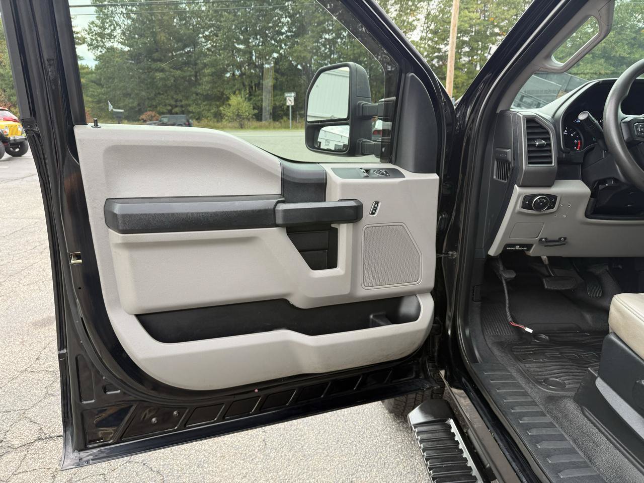 Used 2017 Ford F350 XL AWD/4WD image 27