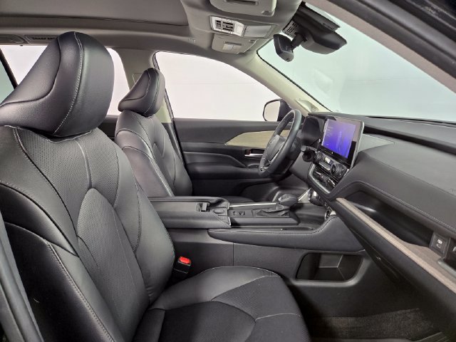 Used 2024 Toyota Grand Highlander AWD image 15