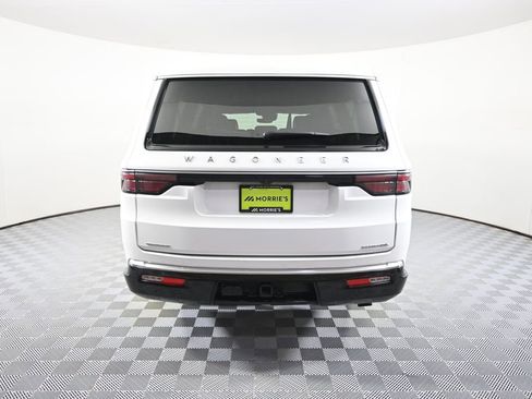 Used 2023 Jeep Wagoneer L Series II image 5