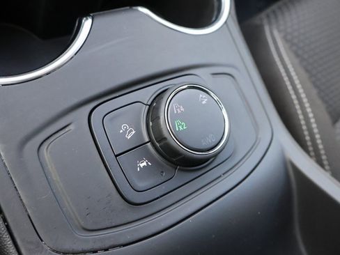 Used 2024 GMC Terrain SLE image 37