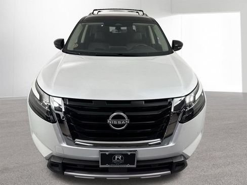 Used 2025 Nissan Pathfinder SL AWD/4WD image 26