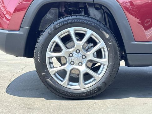 Used 2022 Jeep Compass Latitude w/ Sun and Sound Group AWD/4WD image 35