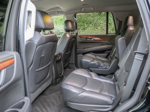 Used 2018 Cadillac Escalade 2WD image 23