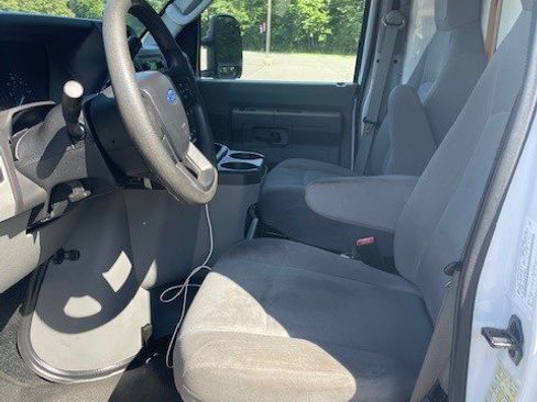 Used 2022 Ford E-350 and Econoline 350 Super Duty w/ Power Windows & Locks Group RWD image 9