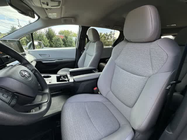 Used 2026 Toyota Sienna LE AWD/4WD image 15