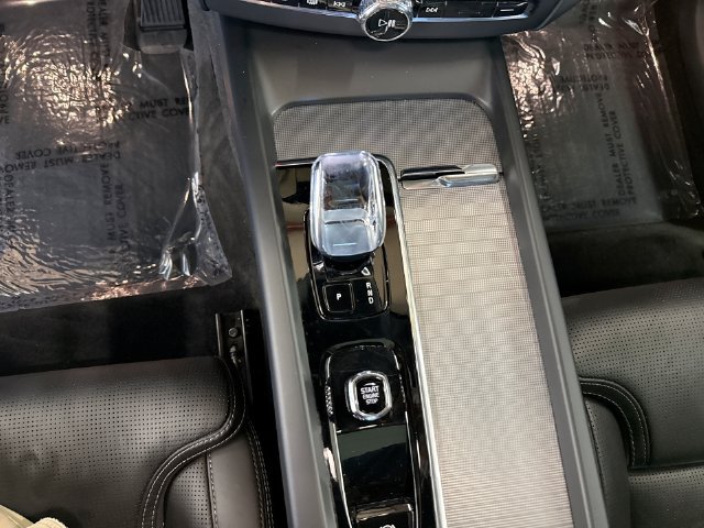 Certified 2024 Volvo XC60 B5 Ultimate w/ Climate Package AWD/4WD image 27