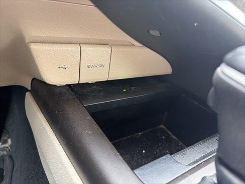 Used 2022 Toyota Camry XLE image 27