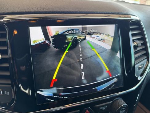 Used 2021 Jeep Grand Cherokee Limited w/ Luxury Group II image 14