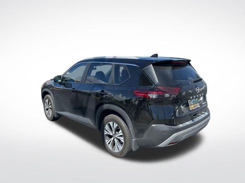 Used 2022 Nissan Rogue SV w/ SV Premium Package image 2